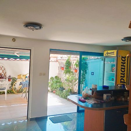 Lira Sto Apartments Pomorie Exterior photo