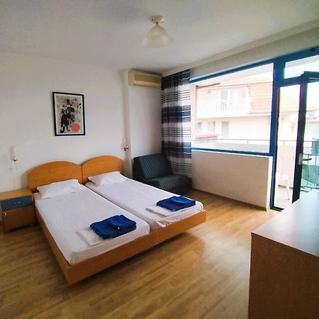 Lira Sto Apartments Pomorie Exterior photo