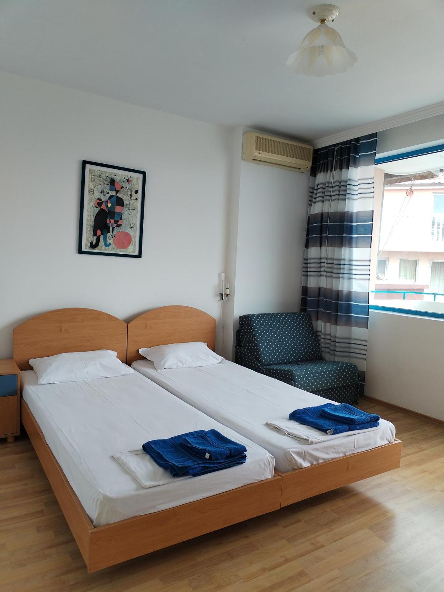 Lira Sto Apartments Pomorie Exterior photo