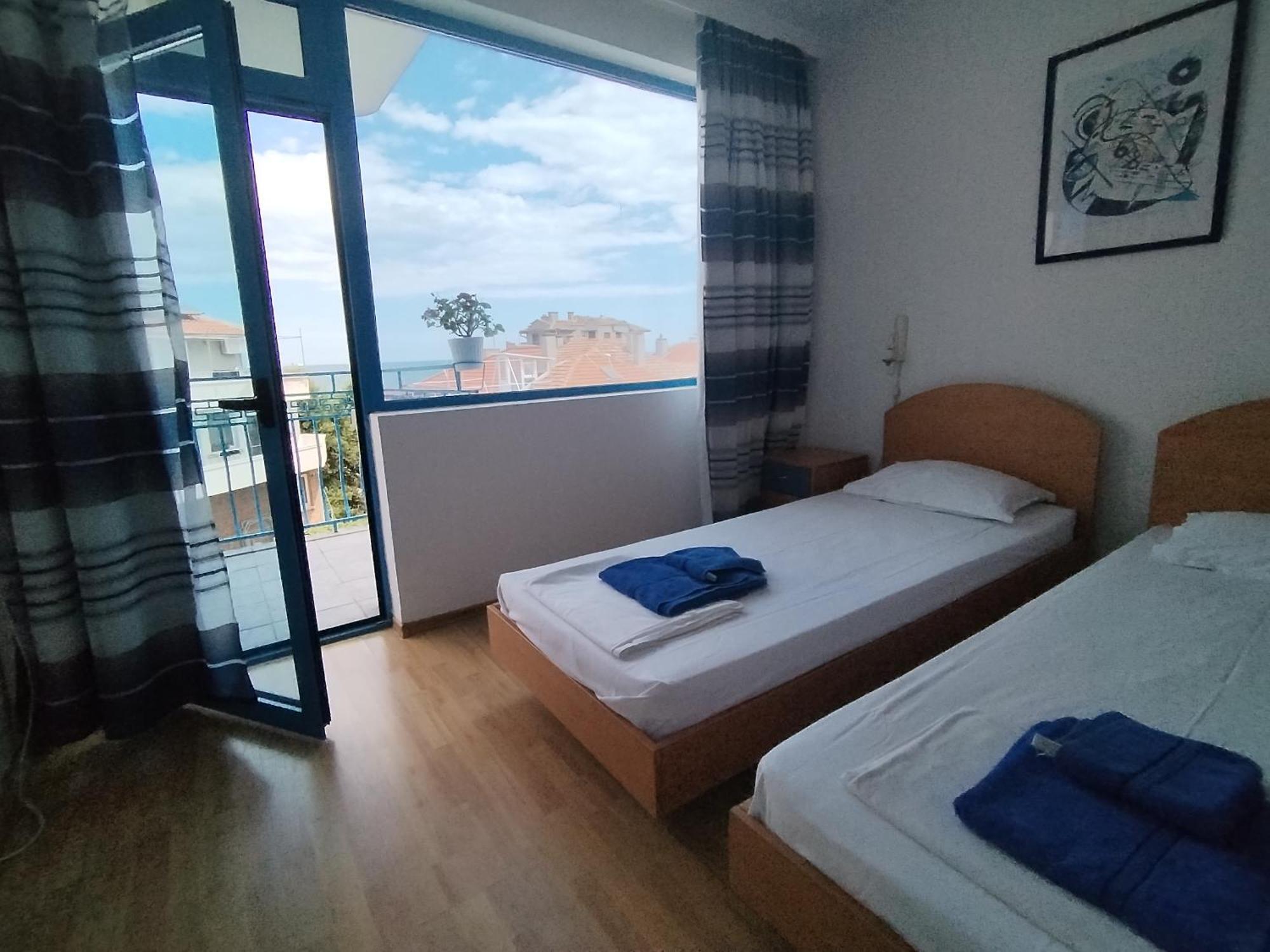 Lira Sto Apartments Pomorie Exterior photo