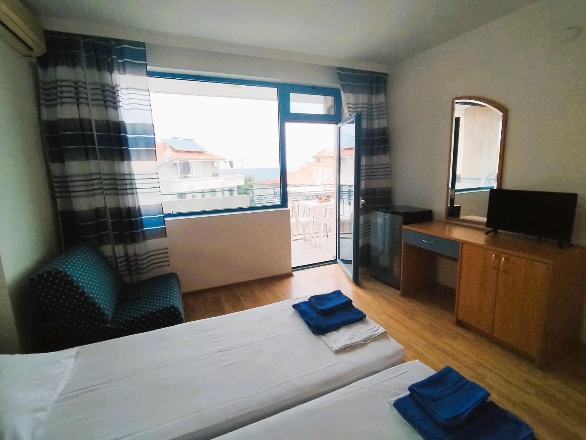 Lira Sto Apartments Pomorie Exterior photo