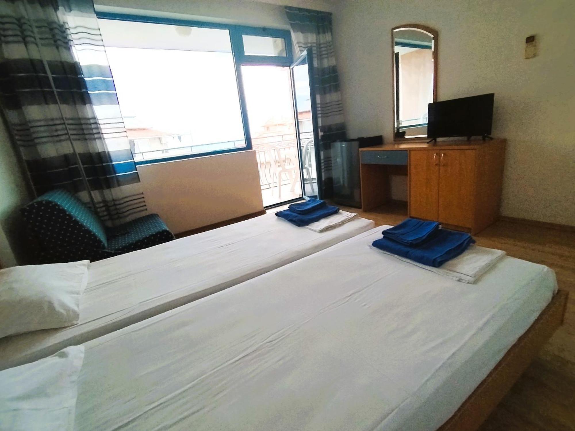 Lira Sto Apartments Pomorie Exterior photo