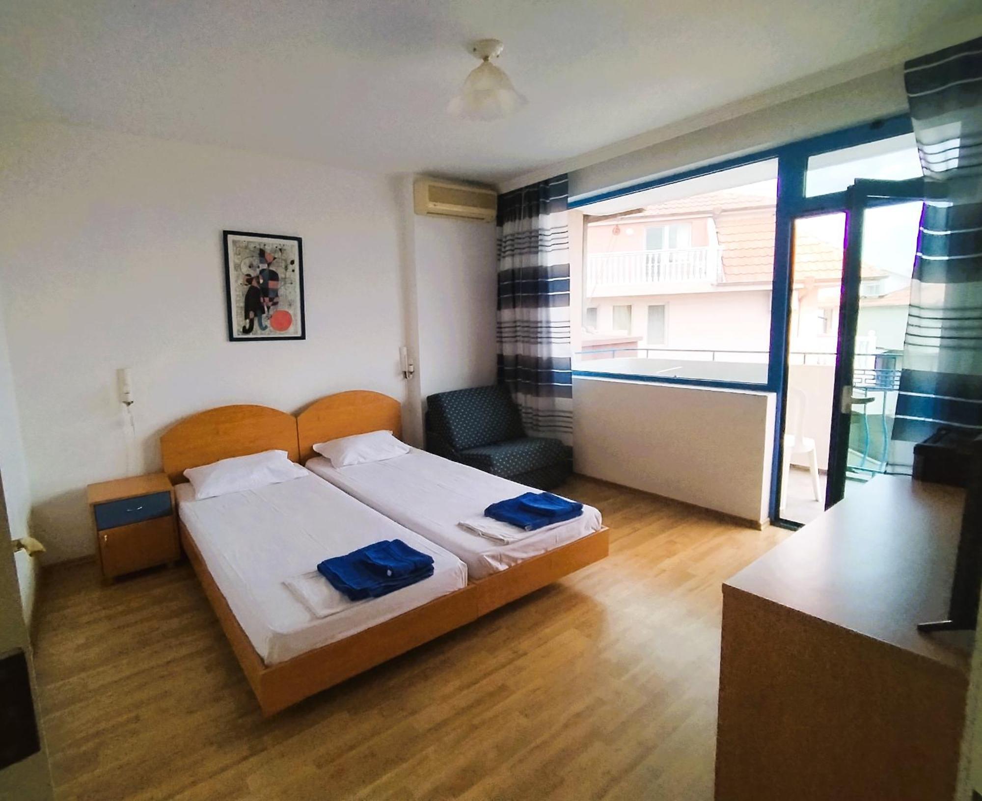 Lira Sto Apartments Pomorie Exterior photo