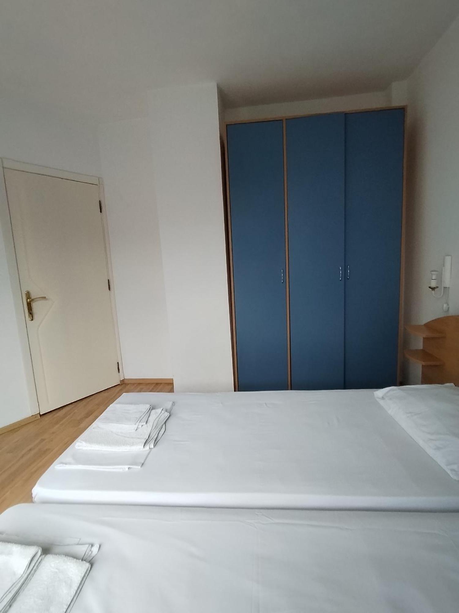 Lira Sto Apartments Pomorie Exterior photo
