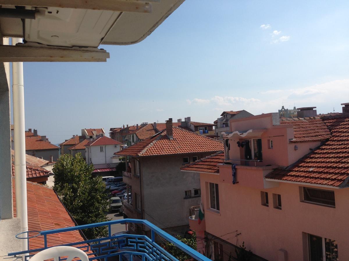 Lira Sto Apartments Pomorie Exterior photo