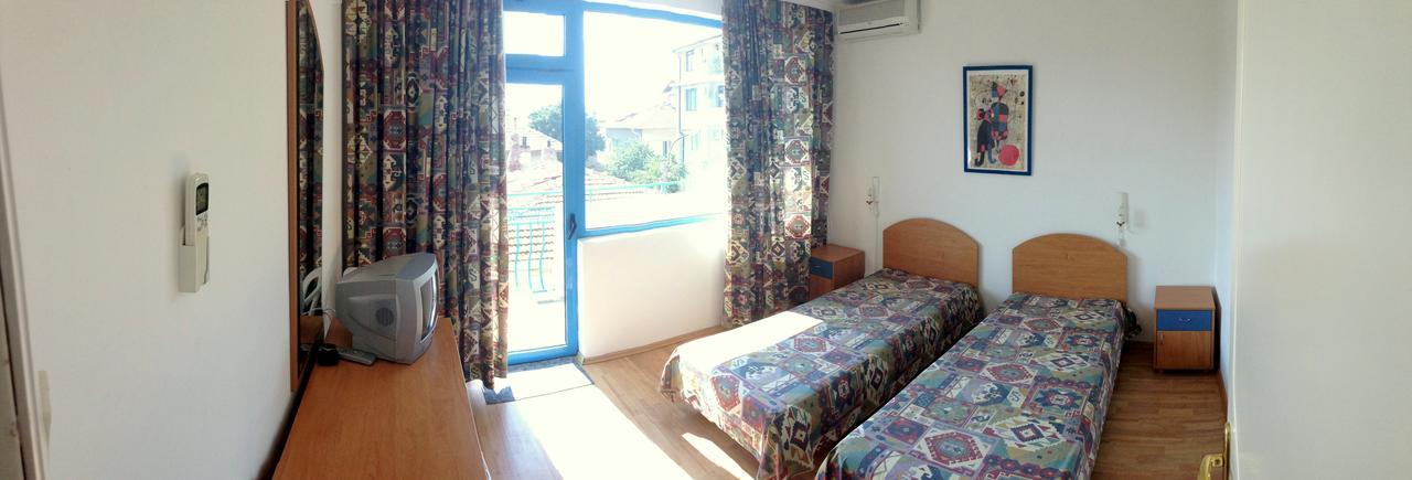 Lira Sto Apartments Pomorie Exterior photo